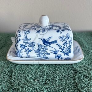 Grace Teaware Blue Floral Hummingbird Butter 🧈 Dish Blue & White NEW!